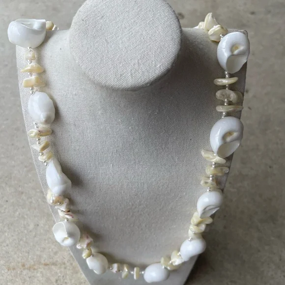 Vintage 1970s Shell Necklace Lei - Rare LARGE Round Shells Hawaiian Wedding